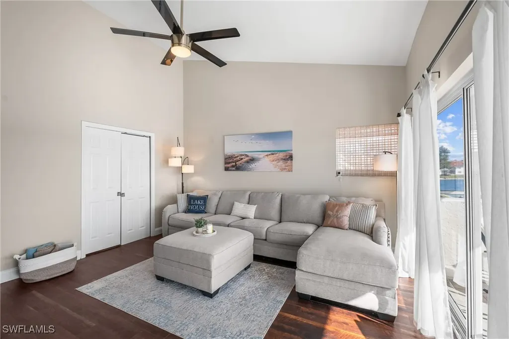 541 Windsor Square Naples FL 34104