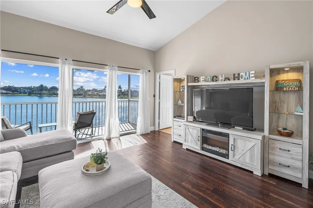 541 Windsor Square Naples FL 34104