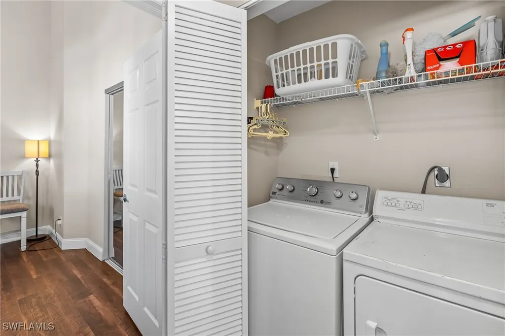 541 Windsor Square Naples FL 34104