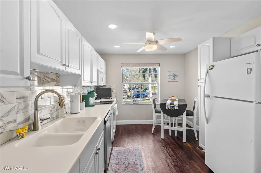 541 Windsor Square Naples FL 34104