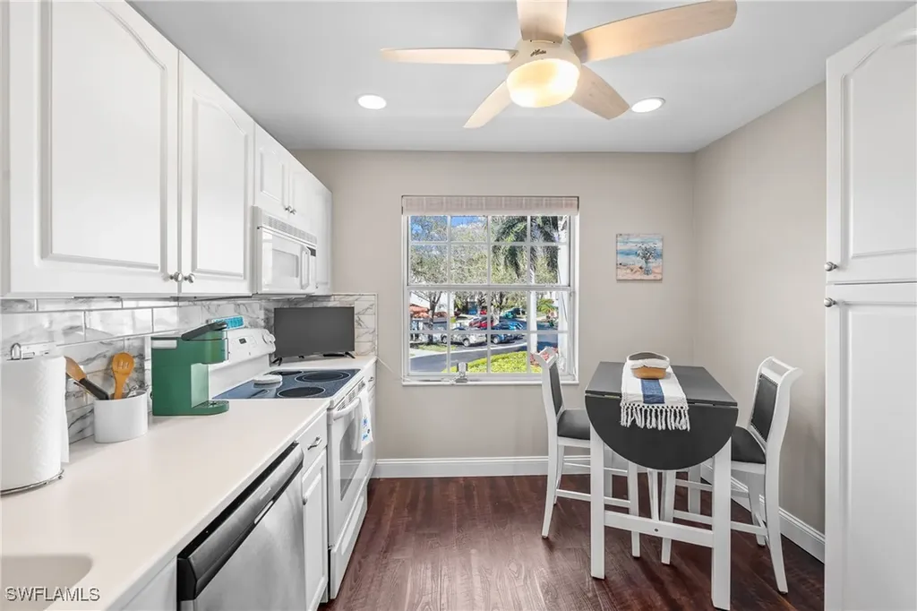 541 Windsor Square Naples FL 34104