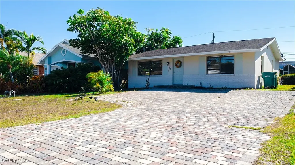 814 109th Avenue N Naples FL 34108