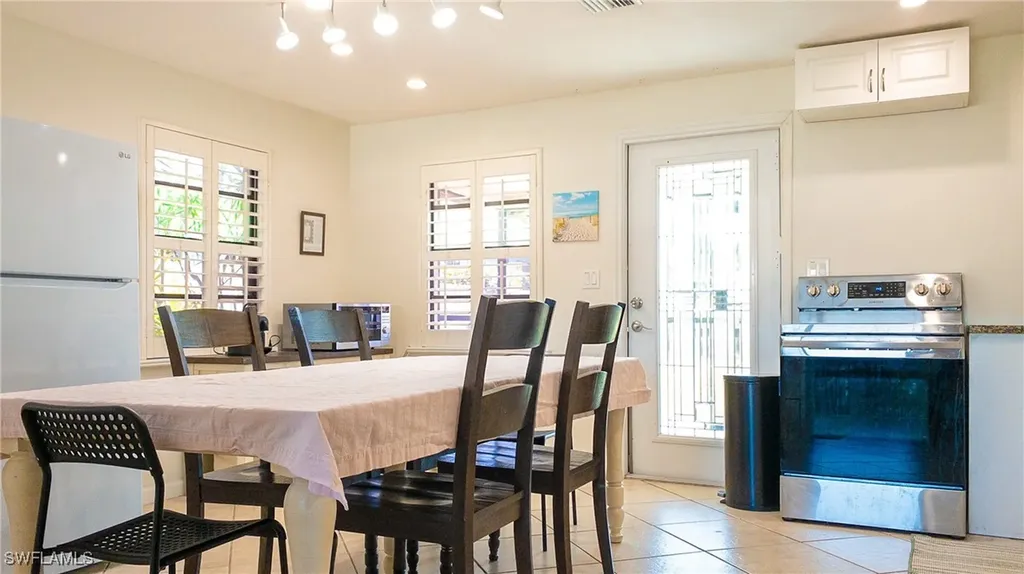 814 109th Avenue N Naples FL 34108