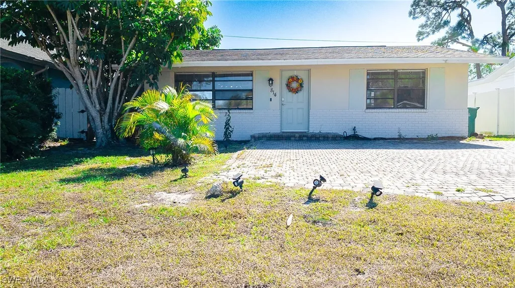 814 109th Avenue N Naples FL 34108