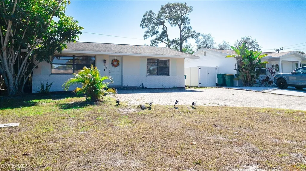 814 109th Avenue N Naples FL 34108