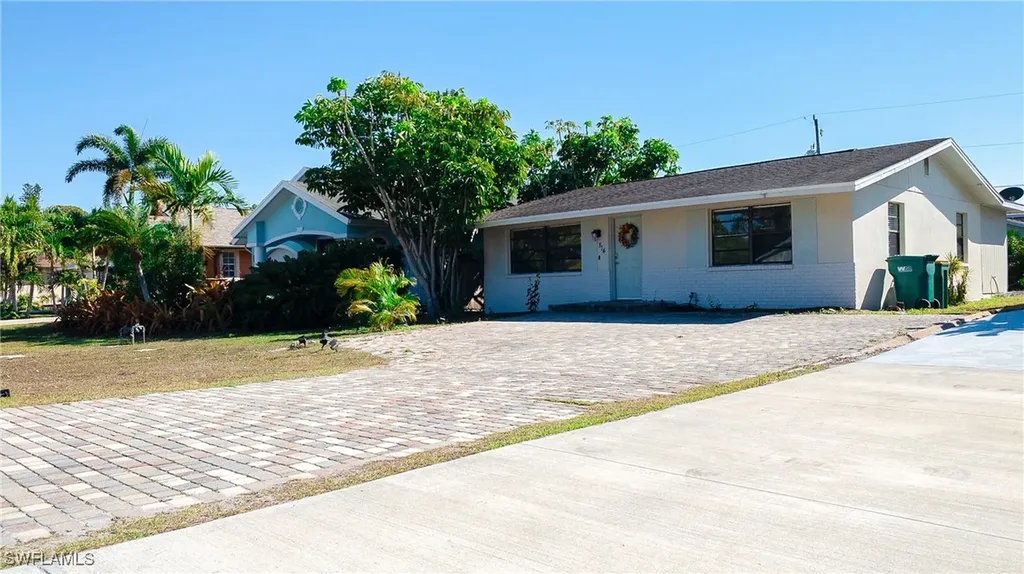 814 109th Avenue N Naples FL 34108