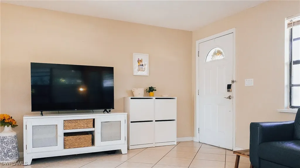 814 109th Avenue N Naples FL 34108