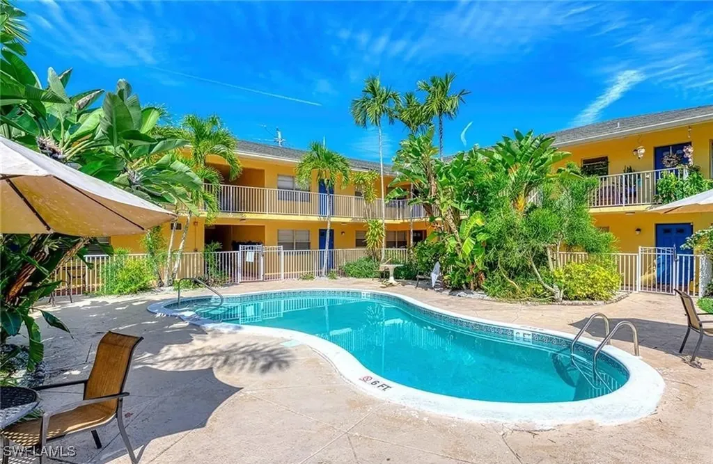 4290 Gulfstream Drive Naples FL 34112