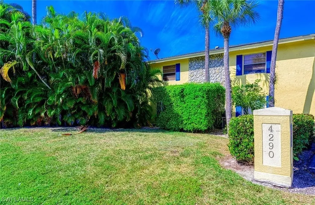 4290 Gulfstream Drive Naples FL 34112