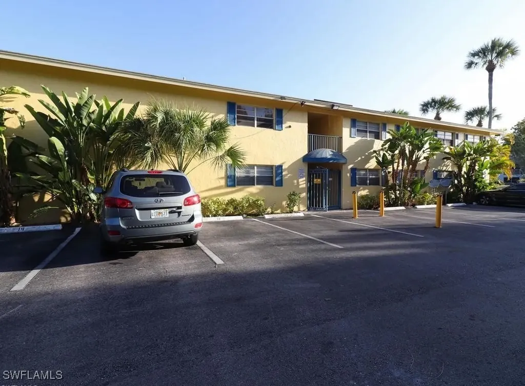 4290 Gulfstream Drive Naples FL 34112