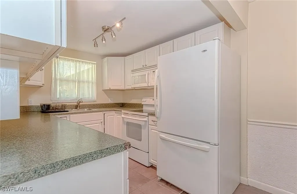 4290 Gulfstream Drive Naples FL 34112