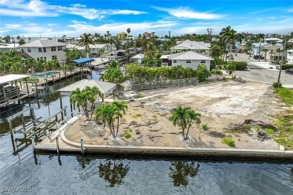 18 Avenida Carita Fort Myers Beach FL 33931
