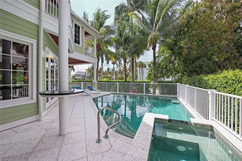 85 13th Avenue S Naples FL 34102