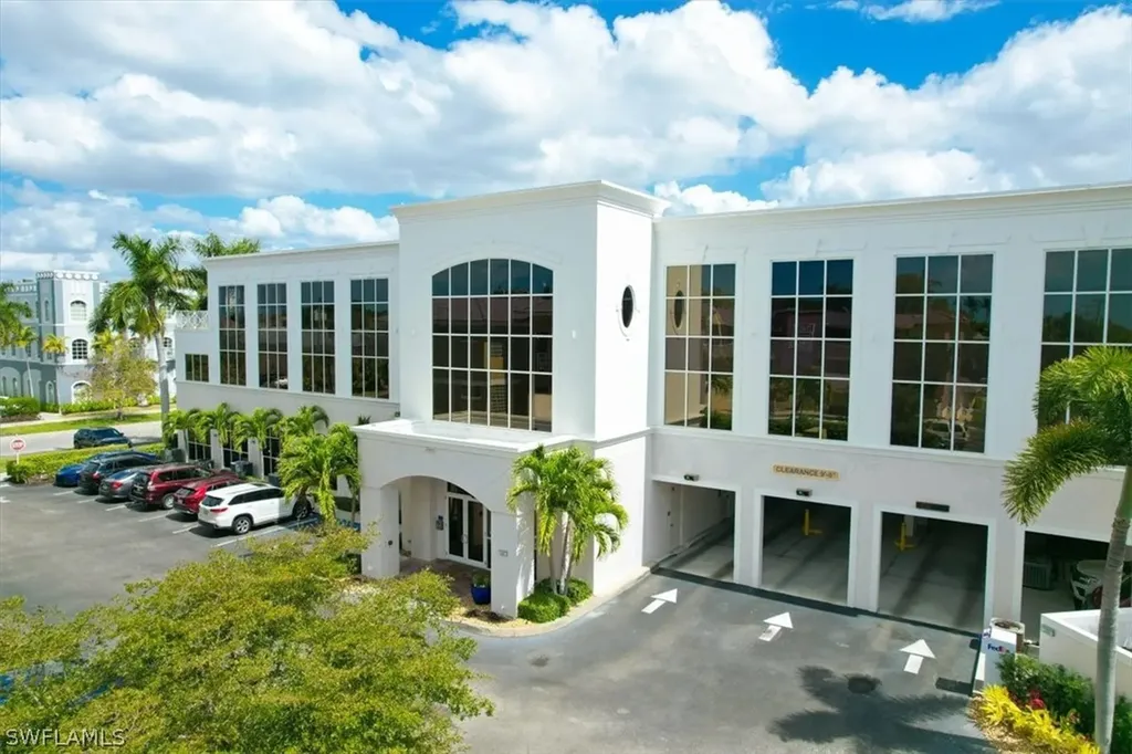 599 Tamiami Trail N Naples FL 34102