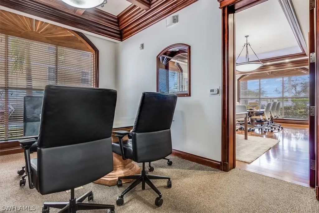 599 Tamiami Trail N Naples FL 34102