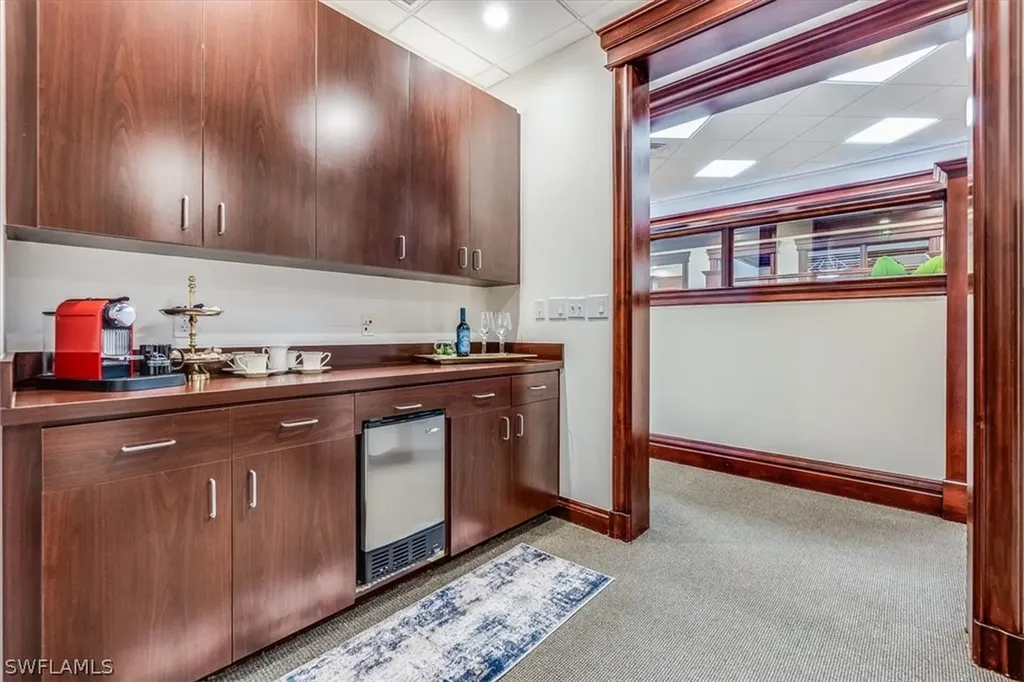 599 Tamiami Trail N Naples FL 34102