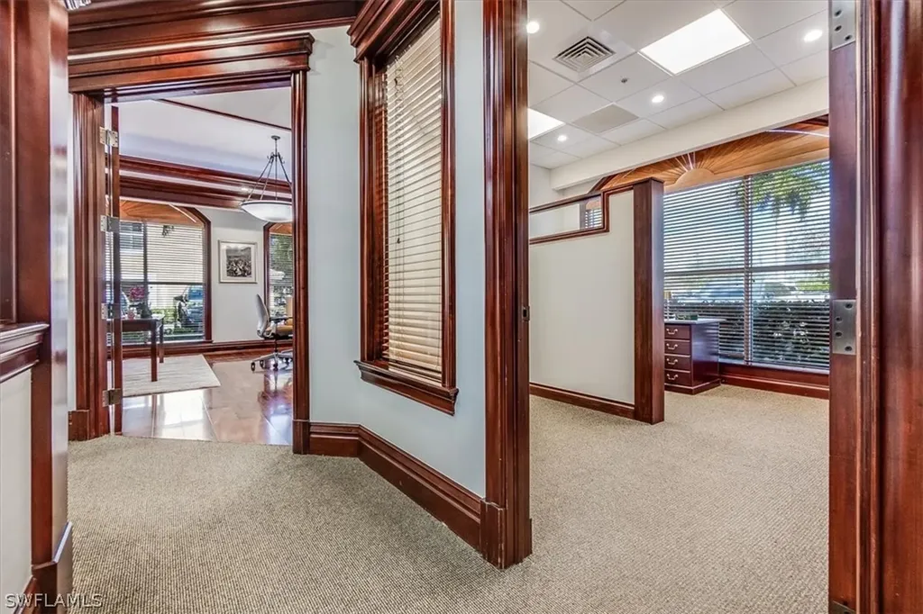 599 Tamiami Trail N Naples FL 34102