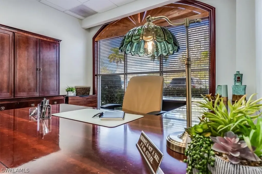 599 Tamiami Trail N Naples FL 34102