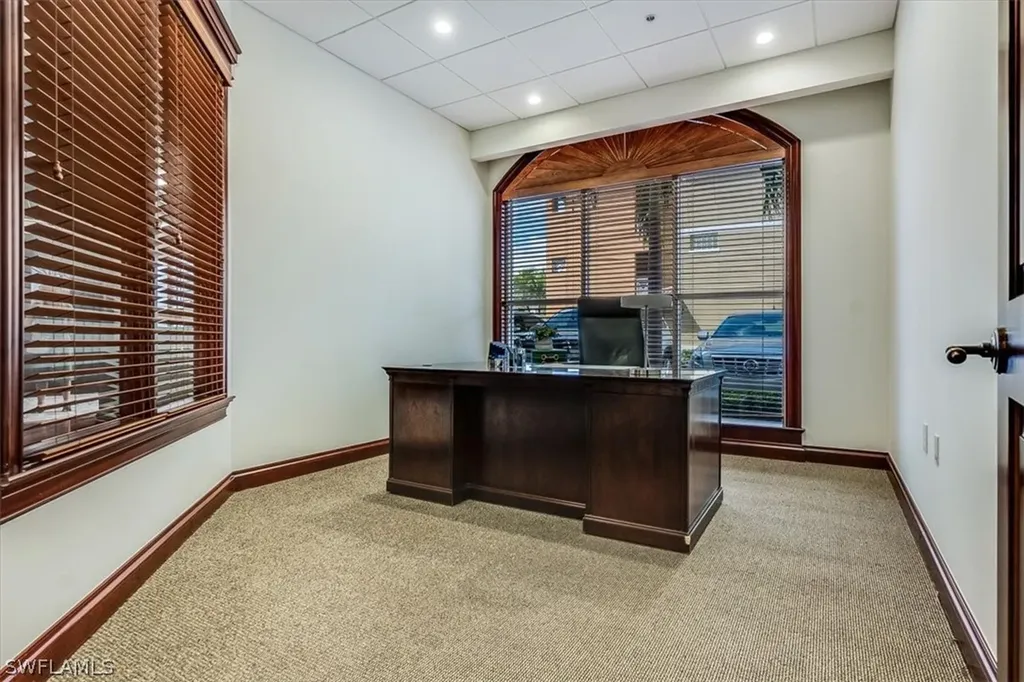 599 Tamiami Trail N Naples FL 34102