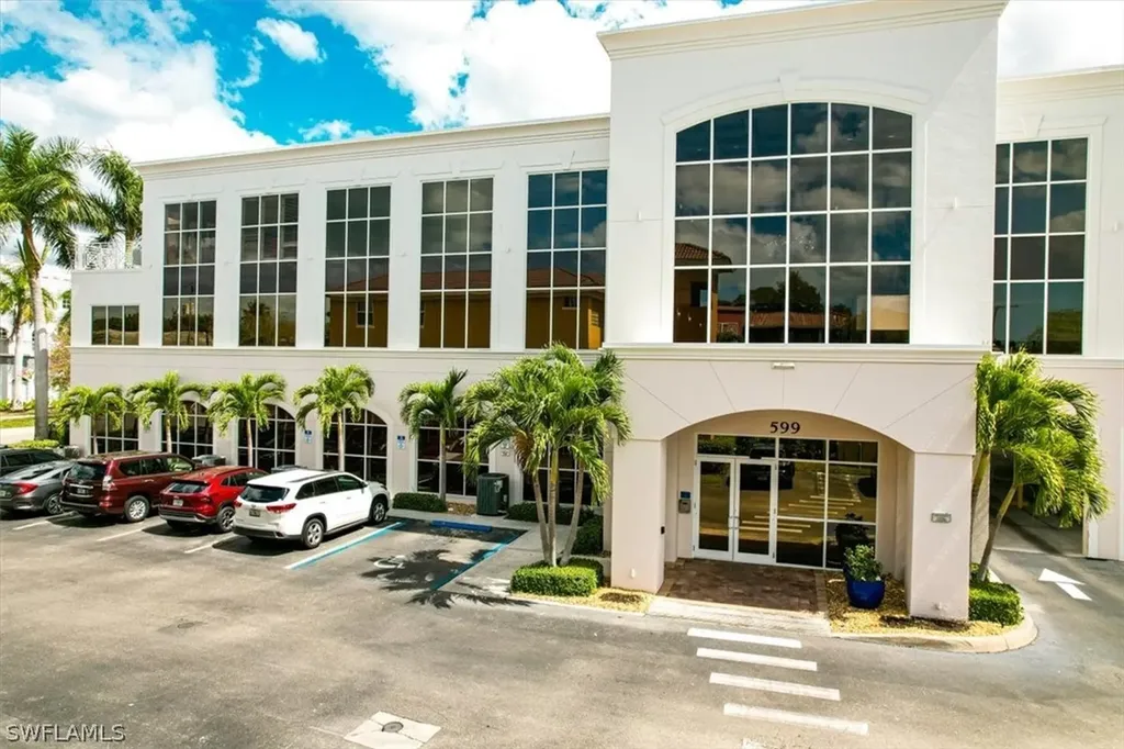 599 Tamiami Trail N Naples FL 34102