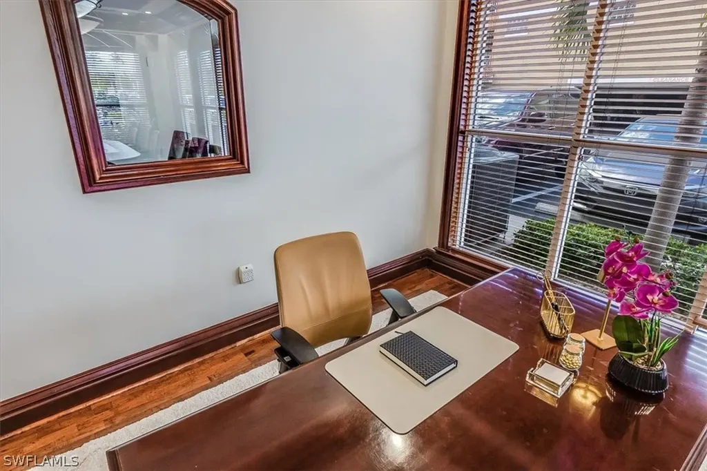 599 Tamiami Trail N Naples FL 34102