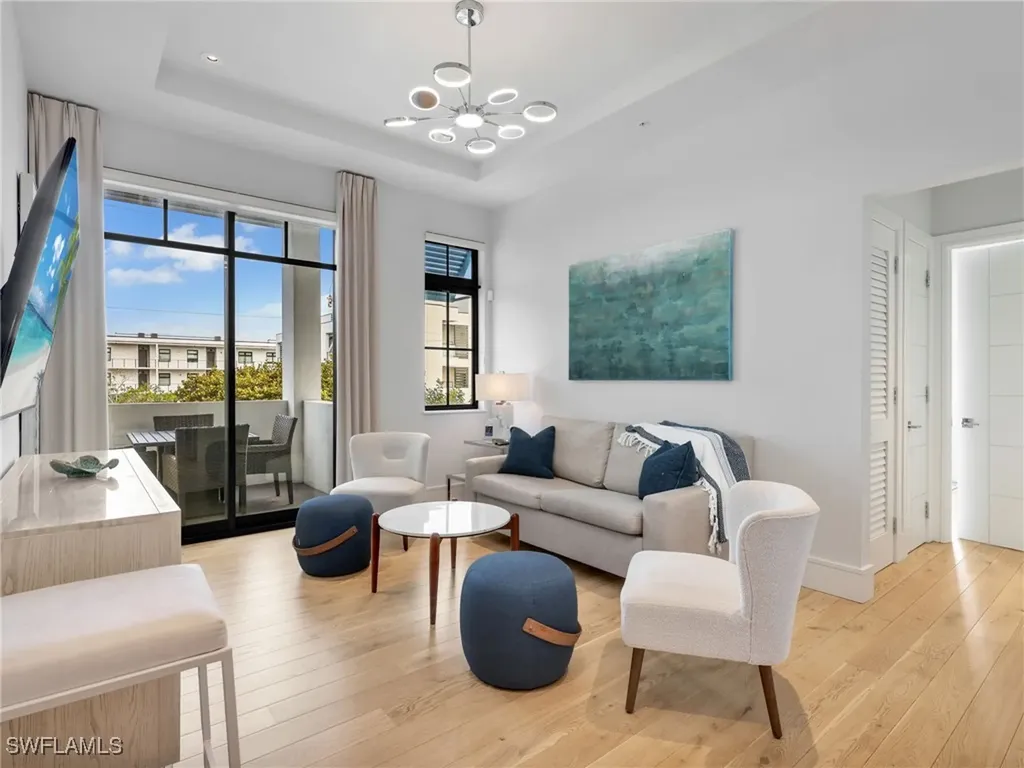 101 8th Street S Naples FL 34102