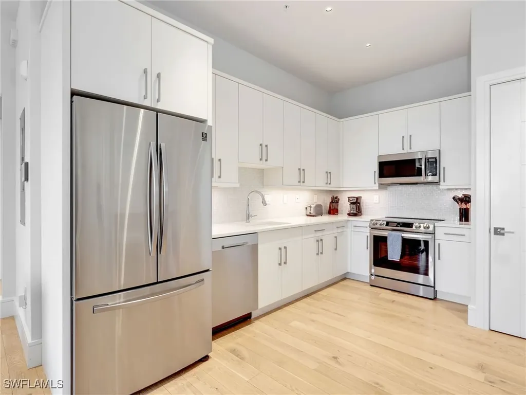 101 8th Street S Naples FL 34102