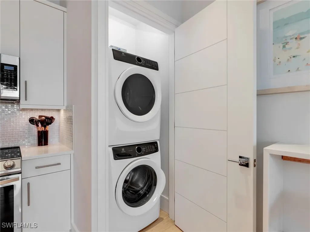 101 8th Street S Naples FL 34102