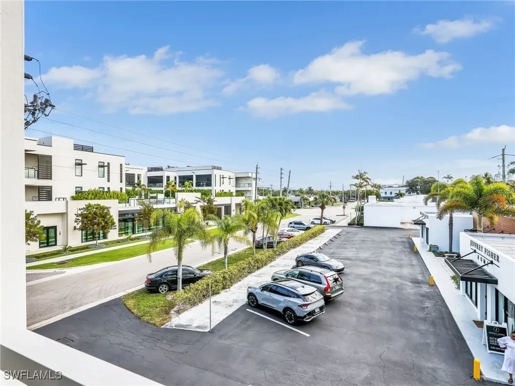 101 8th Street S Naples FL 34102