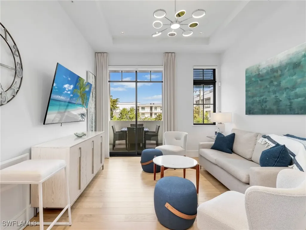 101 8th Street S Naples FL 34102