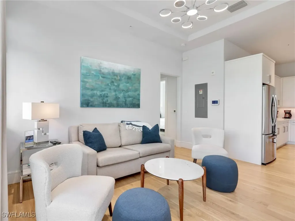 101 8th Street S Naples FL 34102