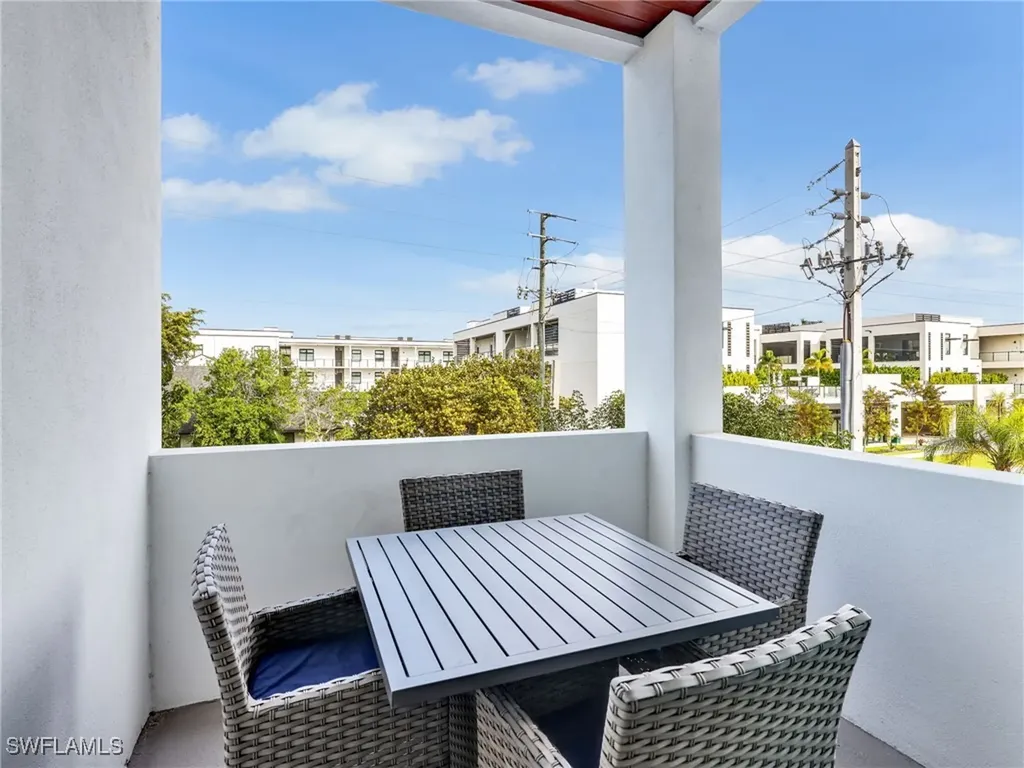 101 8th Street S Naples FL 34102