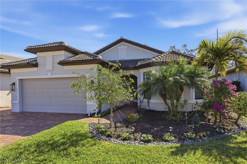 6844 Winding Cypress Drive Naples FL 34114