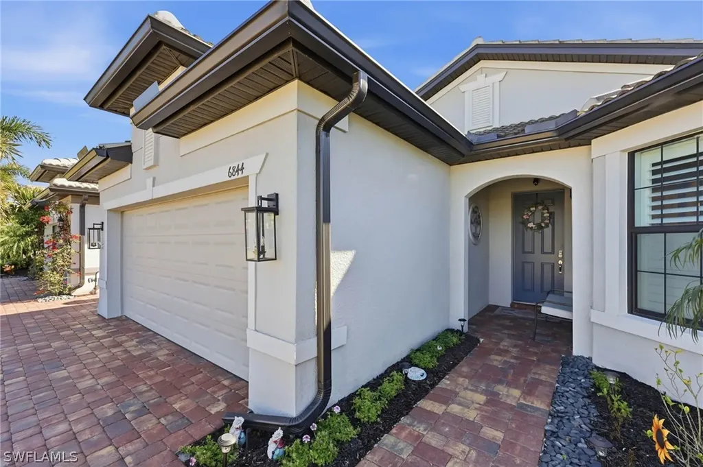 6844 Winding Cypress Drive Naples FL 34114