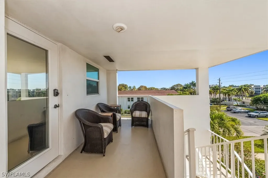 498 Broad Avenue S Naples FL 34102