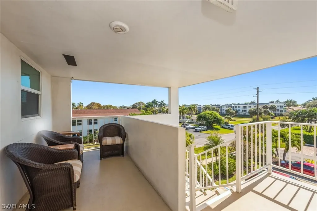 498 Broad Avenue S Naples FL 34102