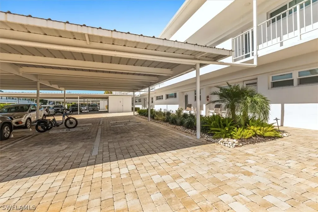 498 Broad Avenue S Naples FL 34102