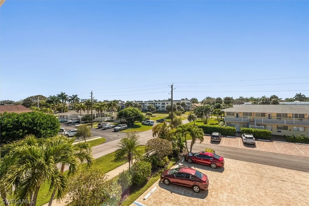 498 Broad Avenue S Naples FL 34102