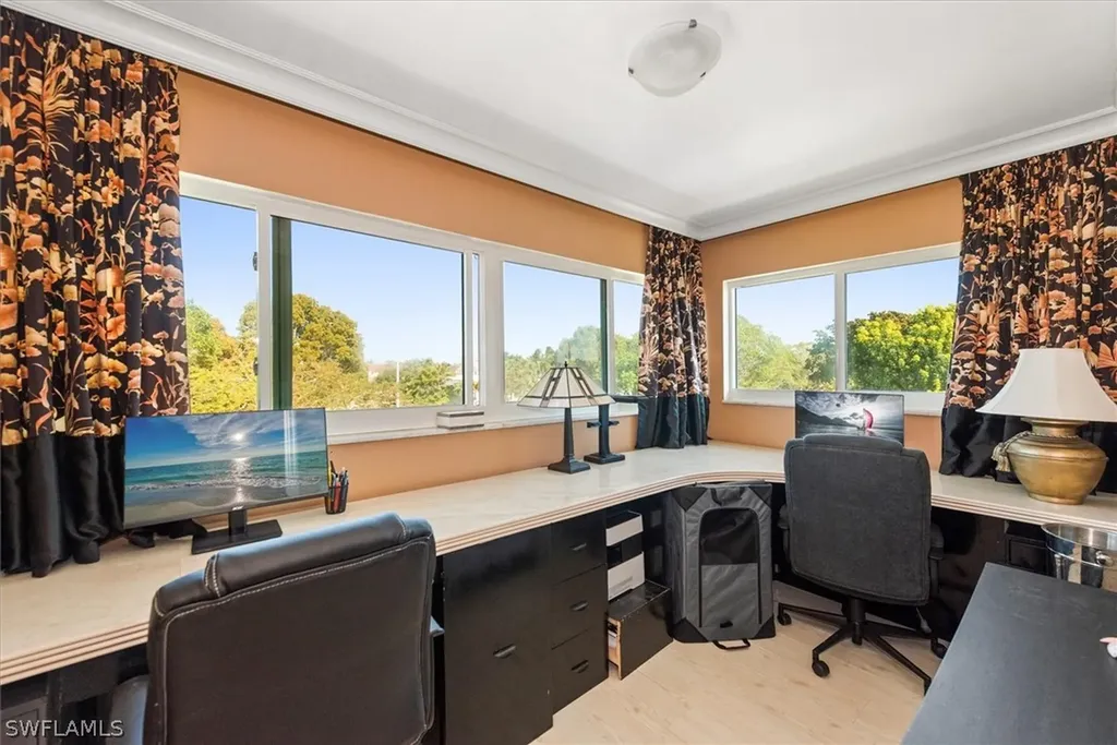 498 Broad Avenue S Naples FL 34102
