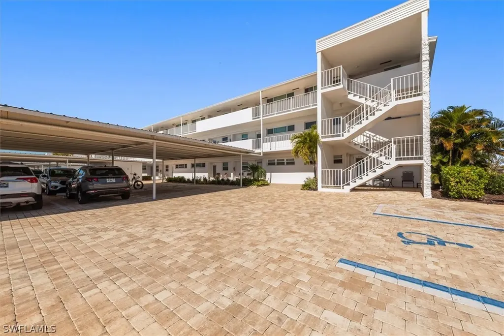 498 Broad Avenue S Naples FL 34102
