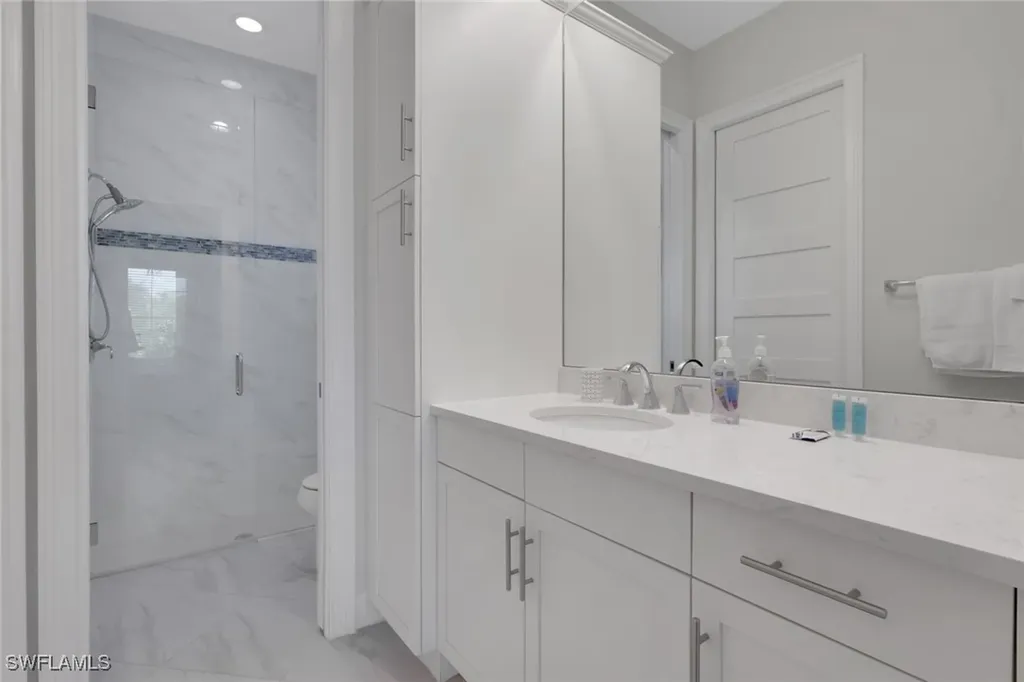 6394 Warwick Avenue Naples FL 34113