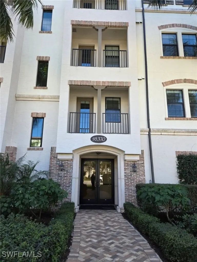 16370 Viansa Way Naples FL 34110