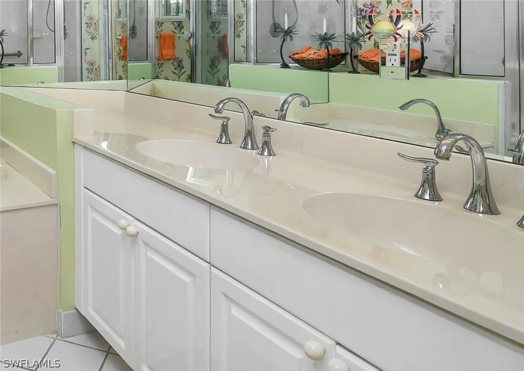 1000 L Ambiance Circle Naples FL 34108