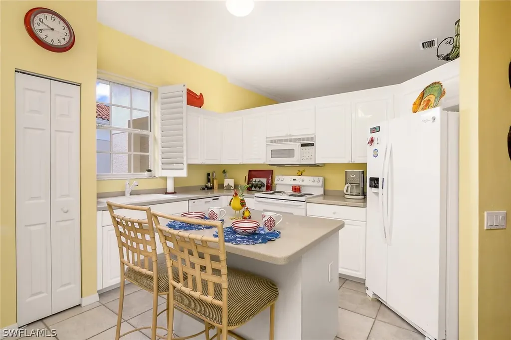 1000 L Ambiance Circle Naples FL 34108