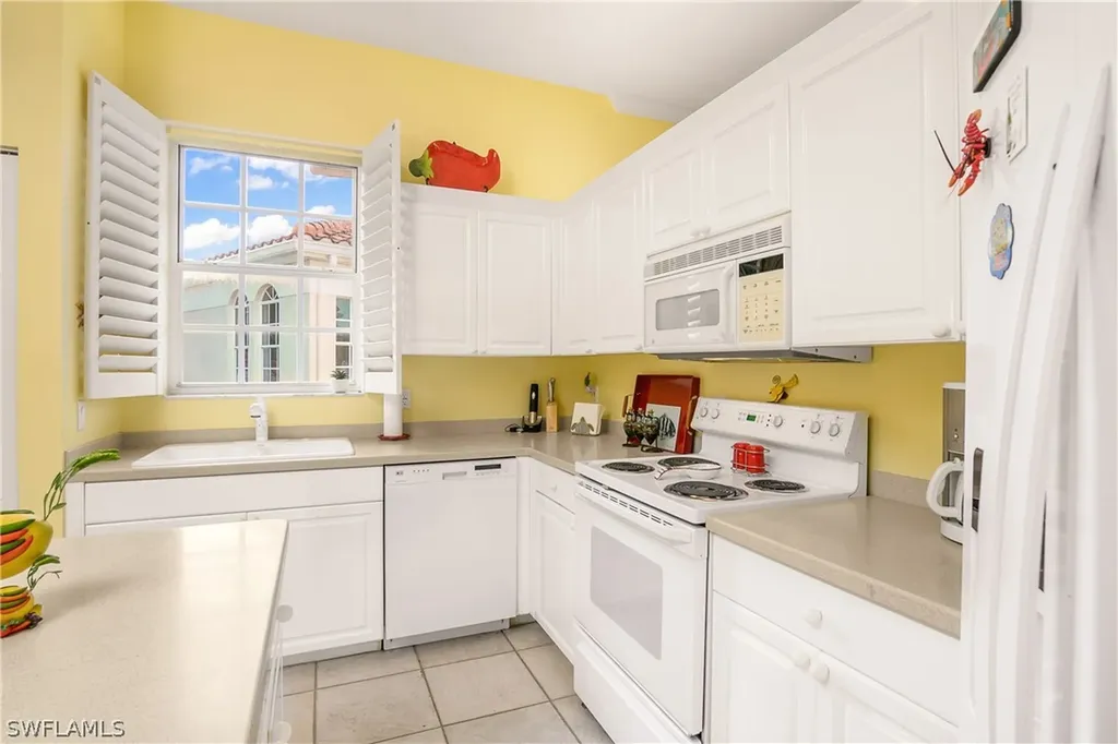 1000 L Ambiance Circle Naples FL 34108