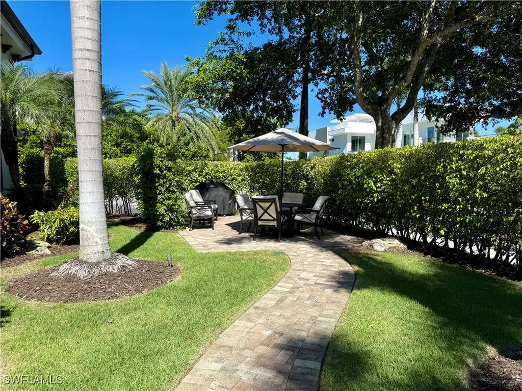 960 7th Street S Naples FL 34102