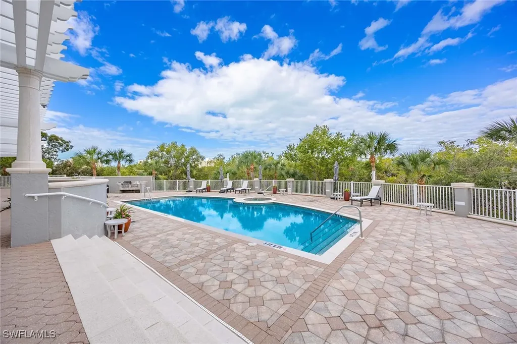 285 Grande Way Naples FL 34110