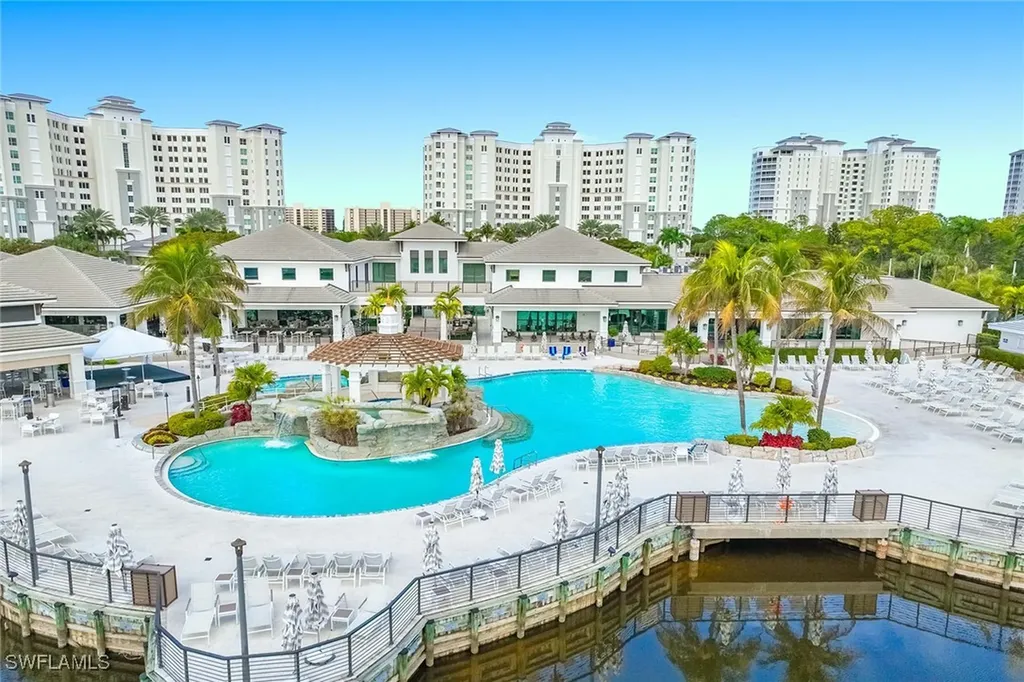 285 Grande Way Naples FL 34110