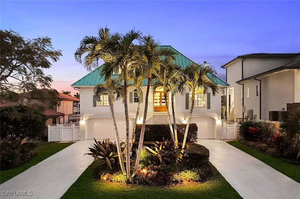 Naples FL, 464 Oak Avenue