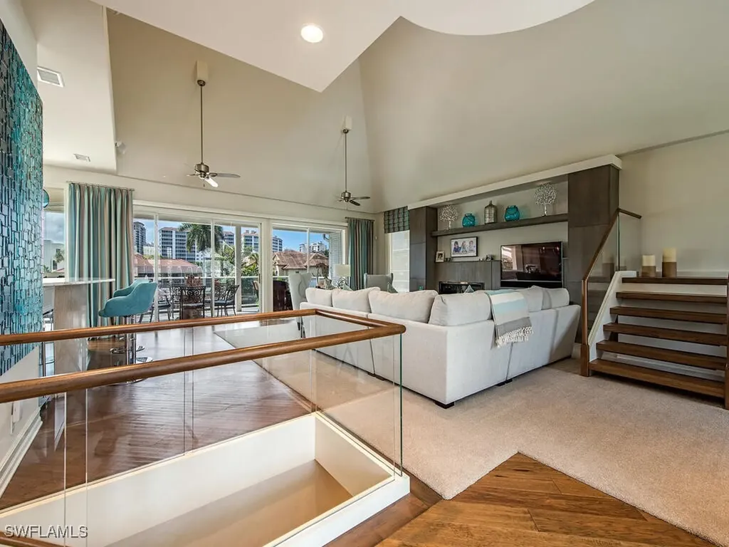 Naples FL, 464 Oak Avenue